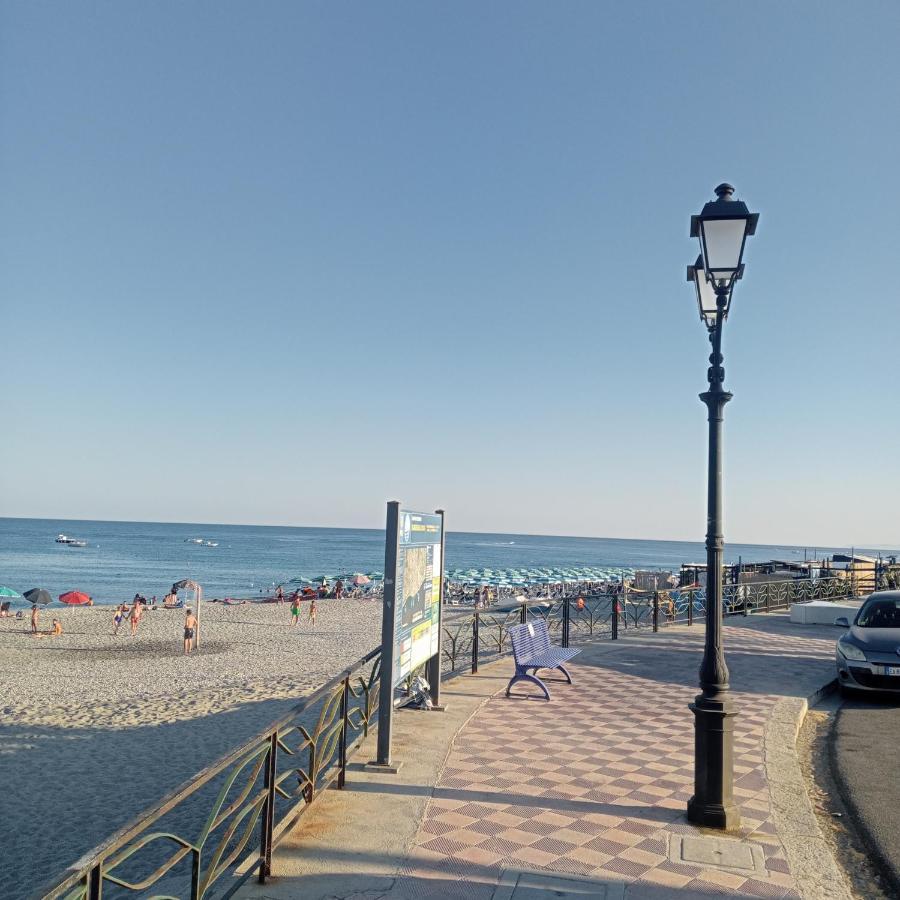 Appartamento 5 Palme Siderno Buitenkant foto